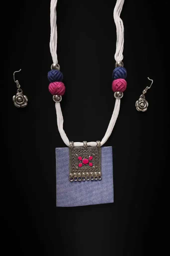 Fabric pendant necklace