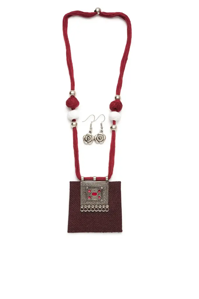 Fabric pendant necklace