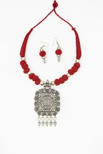 Oxidised red cotton thread necklace