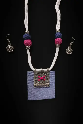 Fabric pendant necklace